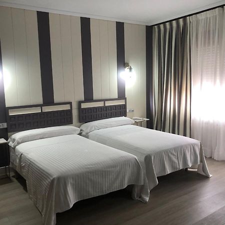 Hotel Marques De Santillana トレラベーガ エクステリア 写真
