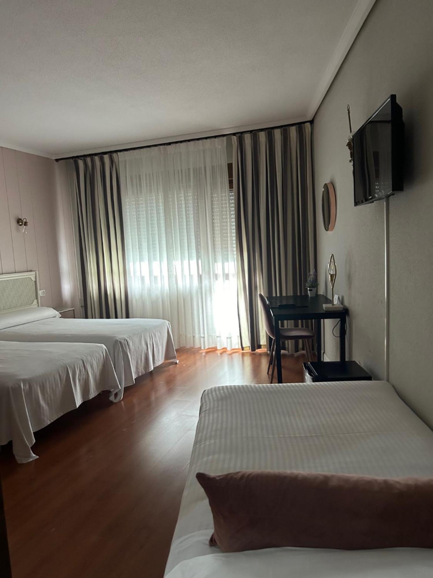 Hotel Marques De Santillana トレラベーガ エクステリア 写真