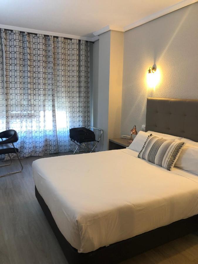 Hotel Marques De Santillana トレラベーガ エクステリア 写真